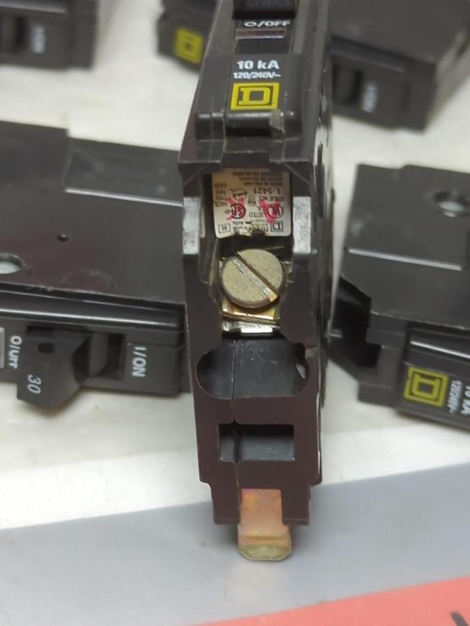 Used SQUARE D,Q0B130,CIRCUIT BREAKER 30 AMP 1-POLE LOT OF 8 PRE-OWNED