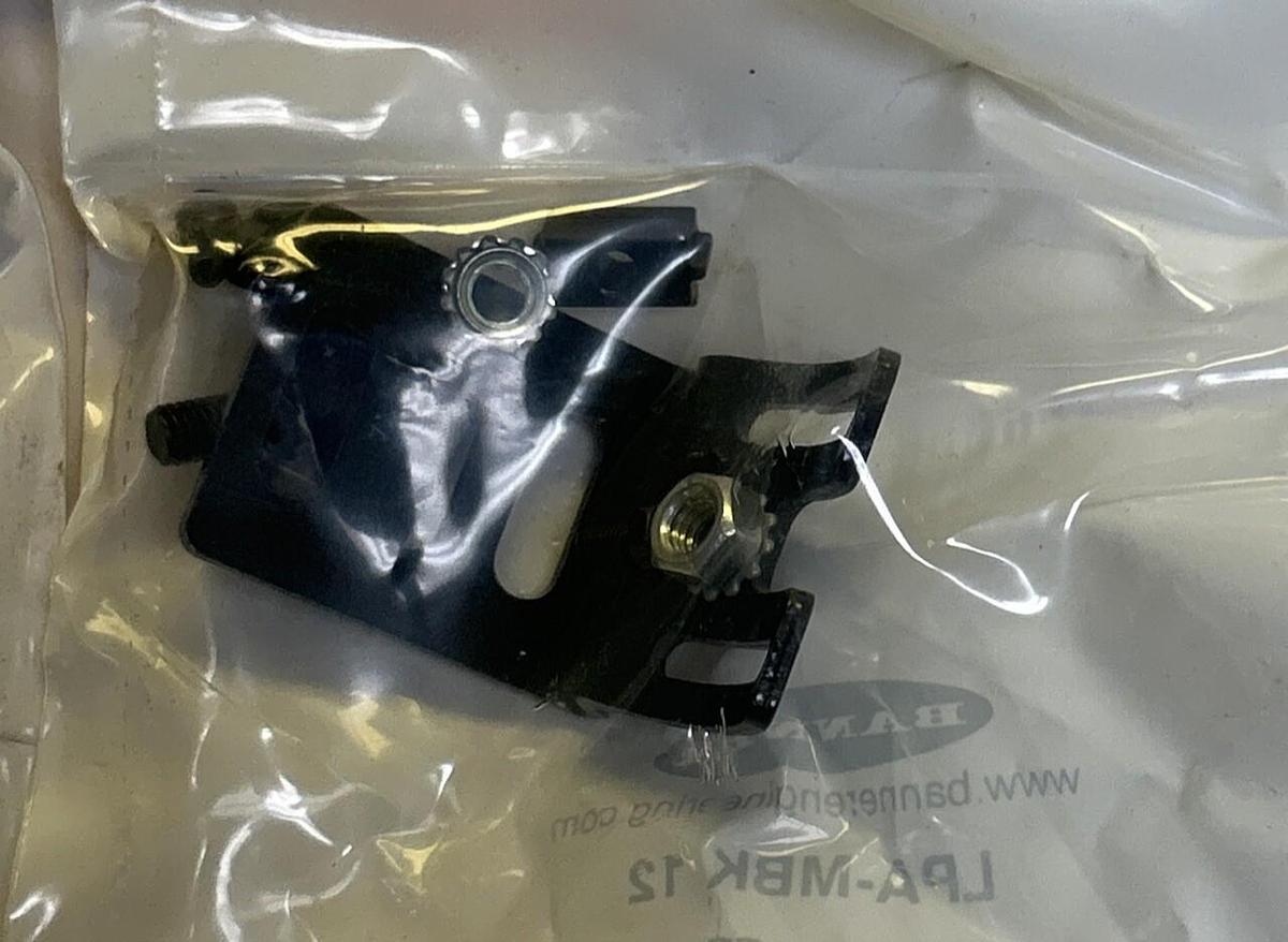 BANNER ENGINEERING,LPA-MBK-12,SIDE MOUNTING BRACKET LOT OF 10 NEW
