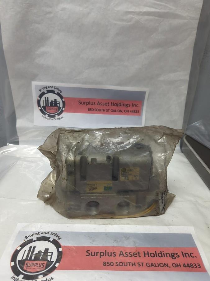 MAC,301G-111D-1,SOLENOID VALVE W/ MANIFOLD 150 PSI 6.8 WATT 120/110V 60/50HZ NOS