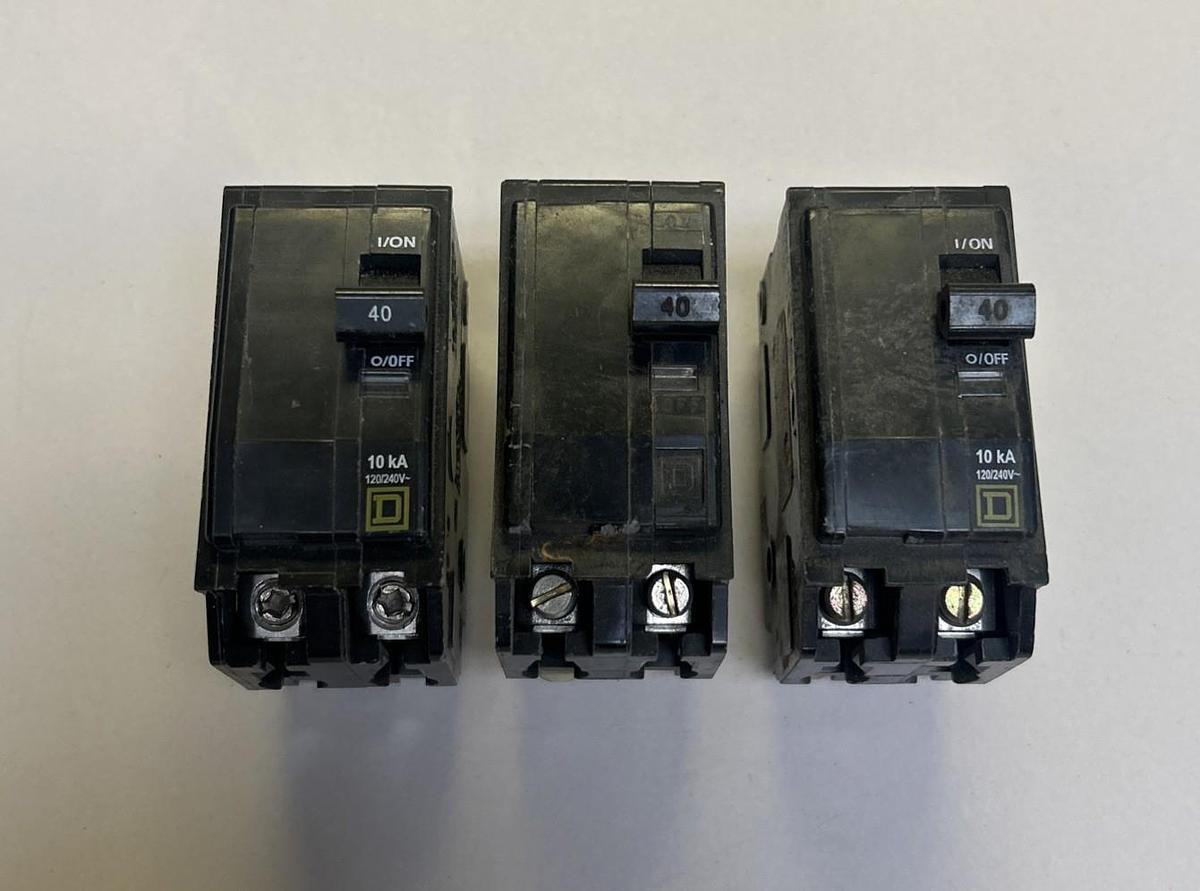 Used SQUARE D,Q0240,CIRCUIT BREAKER 40A 120/240V 2P LOT OF 3