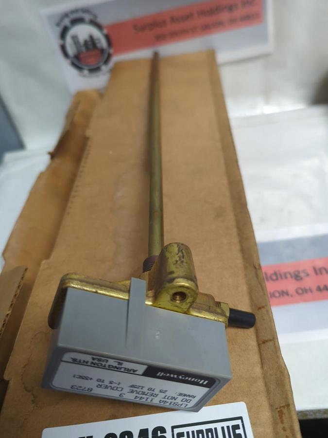 HONEYWELL,LP914A 1144 3,INSERTION TEMPERATURE SENSOR 15 INCH 25-125F NOS
