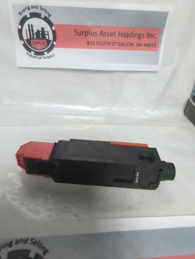 Used BANNER,SI-LS42UMH,SAFETY INTERLOCK SWITCH 24-230V MC PRE-OWNED