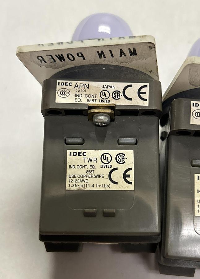 Used IDEC,12-22AWG,INDICATOR LIGHTS LOT OF 4