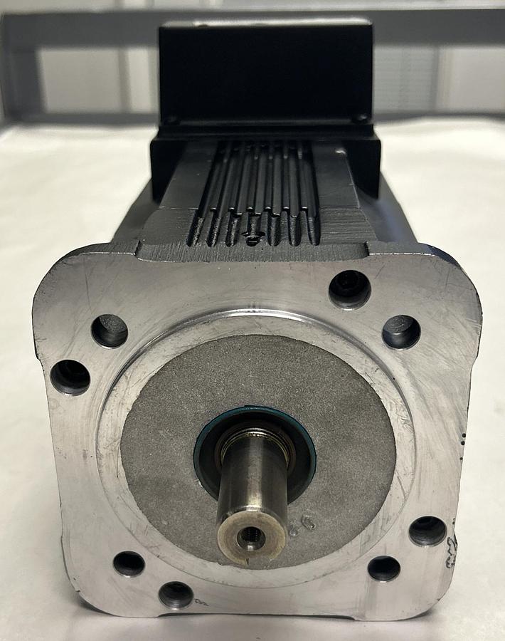 Used ALLEN BRADLEY,1326AB-B410G-M2L,SER B SERVO MOTOR 5000 RPM REFURBISHED