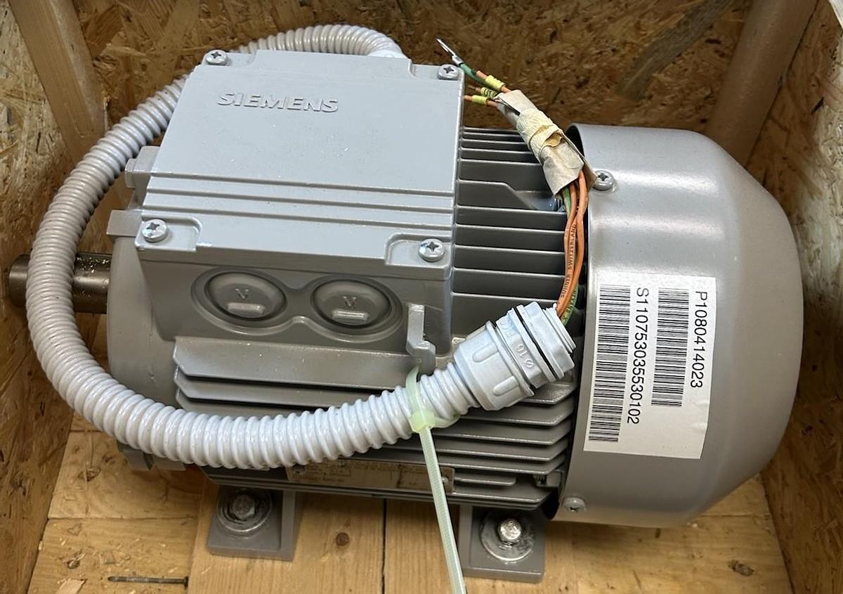 SIEMENS,1LA7106-2AA90-ZT00,MOTOR 3KW 4HP 400V 2900RPM
