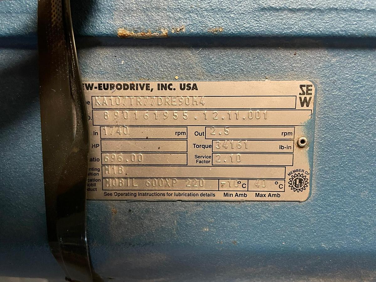 SEW EURODRIVE,KA107-TR77-DRE90M4, GEARMOTOR RATIO 696 1.5 HP 2.5/1740 RPM