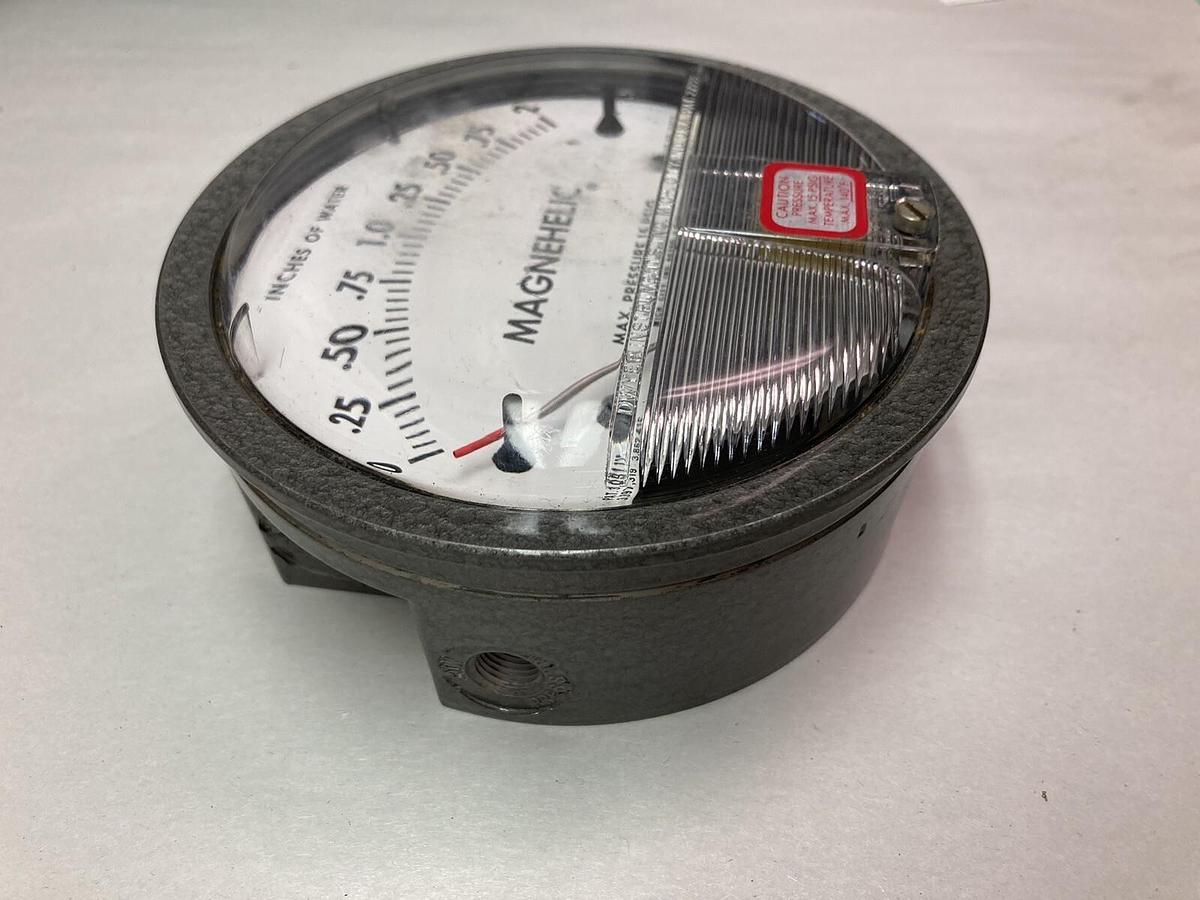 Dwyer,2002C,Magnehelic Differential Pressure Gauge 15 PSIG