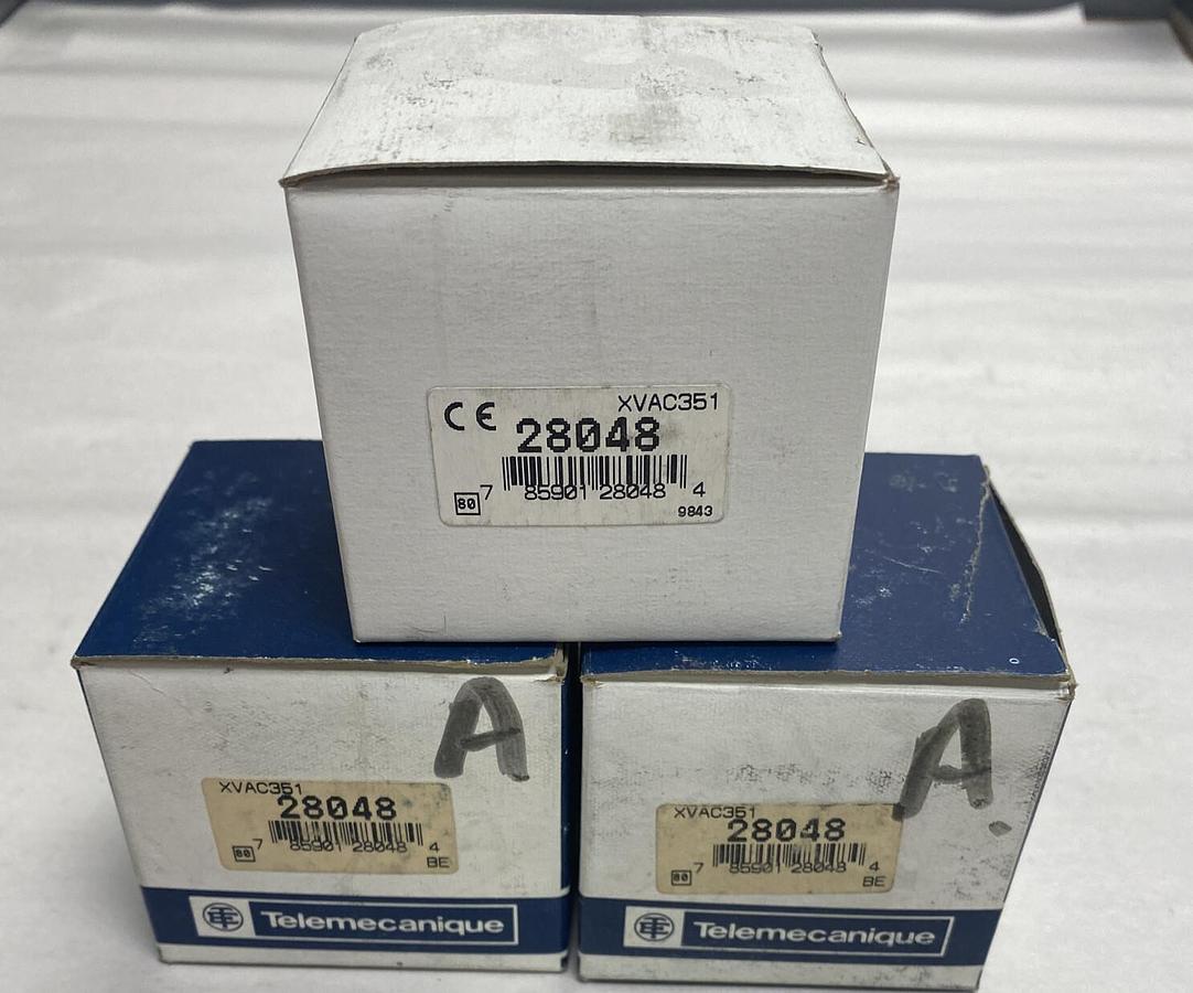 Telemecanique,XVAC351,Amber Stack Light 28048 Lot Of 3 NOS