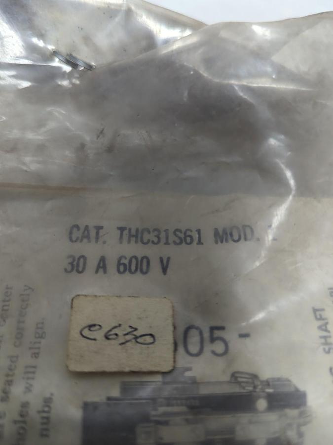 GENERAL ELECTRIC,THC31S61,FUSE CLIP ASSEMBLY 30A 600V MOD. 1 NOS