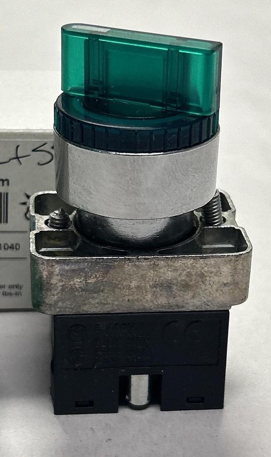 Used AUTOMATION DIRECT,GCX1252-120L,GREEN SELECTOR SWITCH NEW