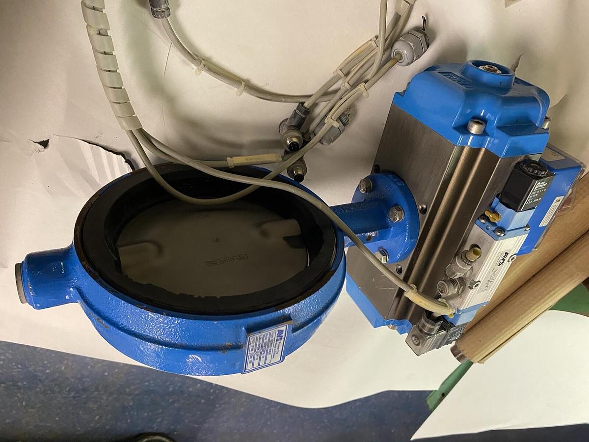 Used VALBIA,DN100,PNEUMATIC ACTUATOR WITH PN16 6 INCH BUTTERFLY VALVE