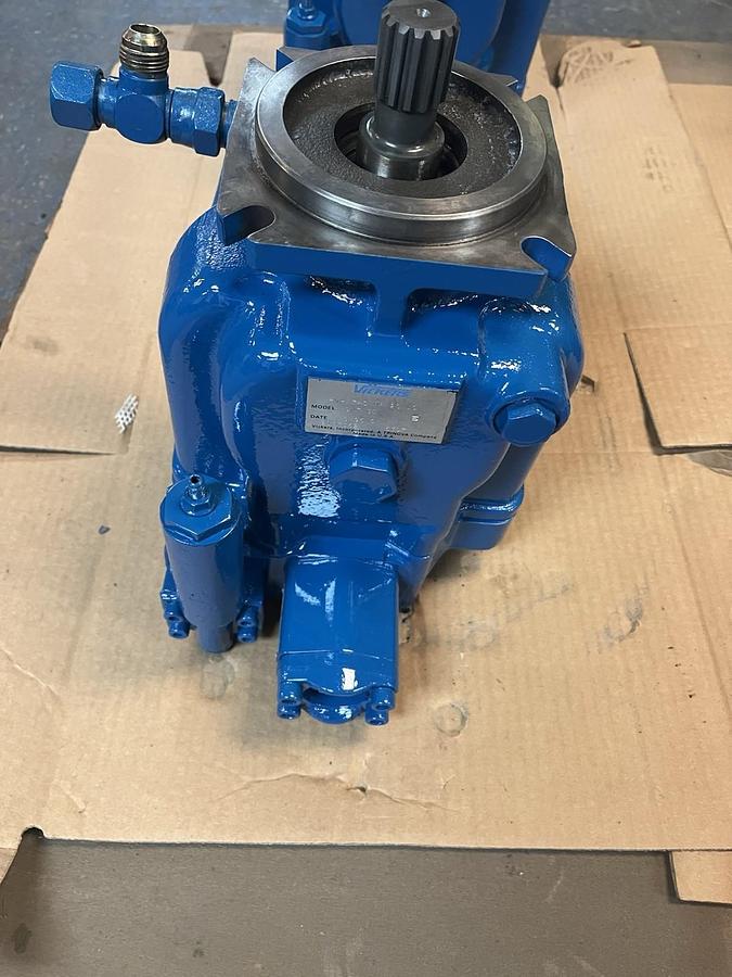 Used VICKERS,PVH74C-RF-2S-10-CM7-31,HYDRAULIC PISTON PUMP 21-37352