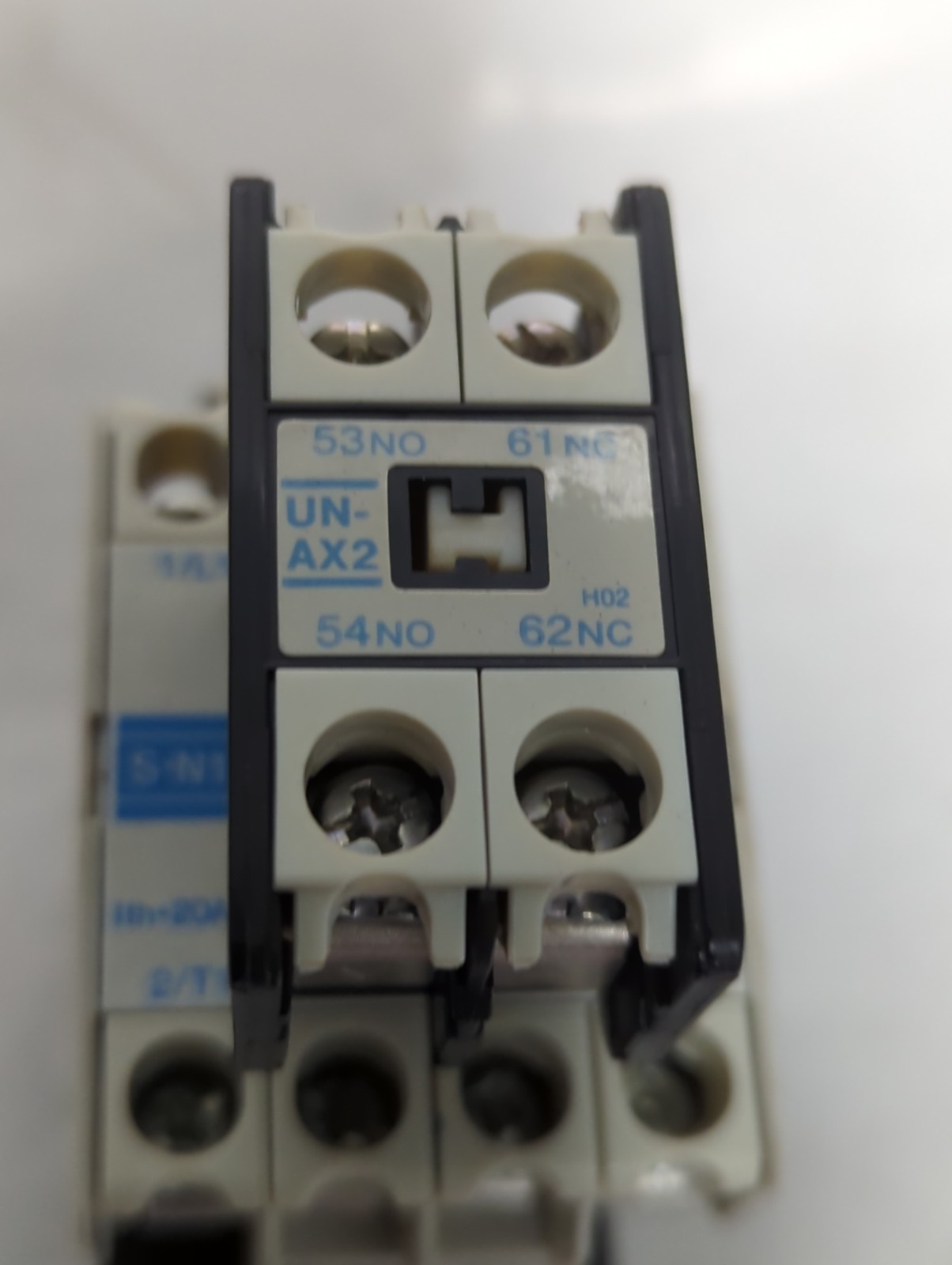 Used MITSUBISHI,S-N11,CONTACTOR WITH UN-AX2 AUXILIARY PRE-OWNED