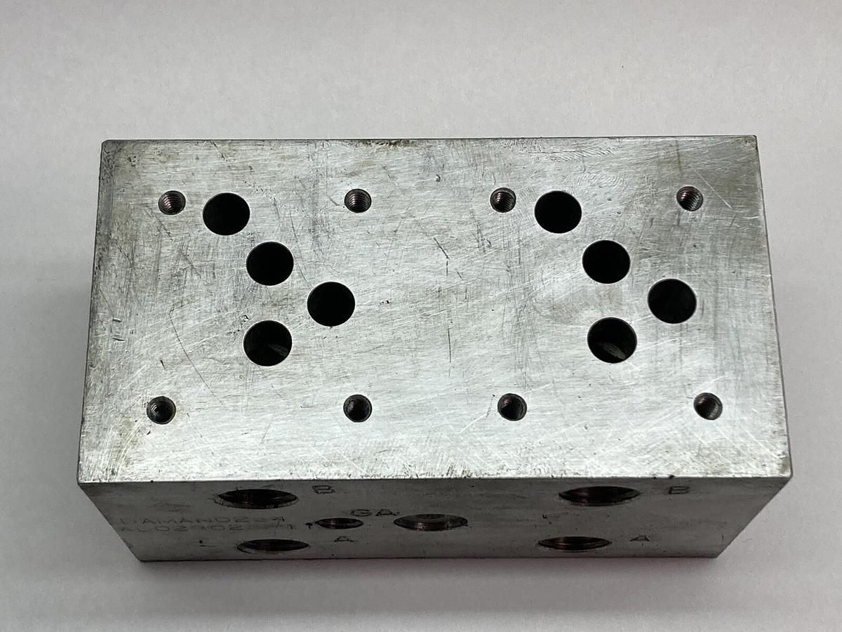 Used Lubriquip,AD02S023P11,Valve Block