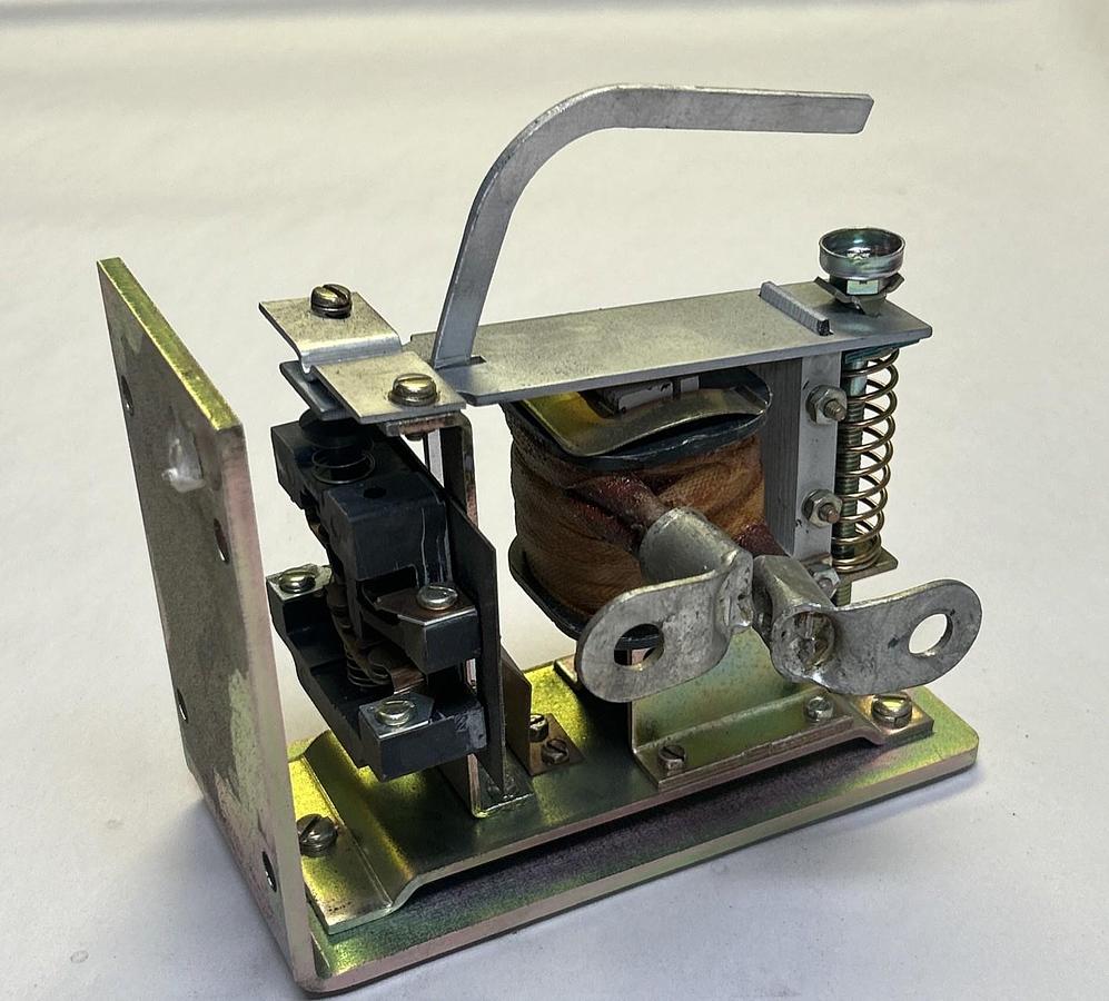 Used GENERAL ELECTRIC,IC2820E500AB22B,CONTROL RELAY