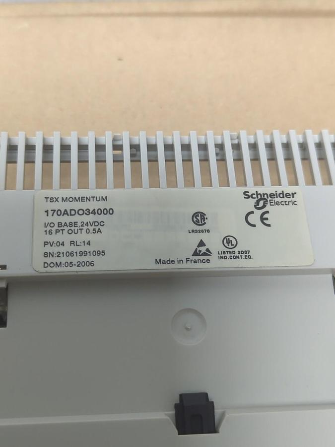 SCHNEIDER ELECTRIC,170ADO34000,TSX MOMENTUM I/O BASE 24VDC 16PT OUT 0.5A NOS