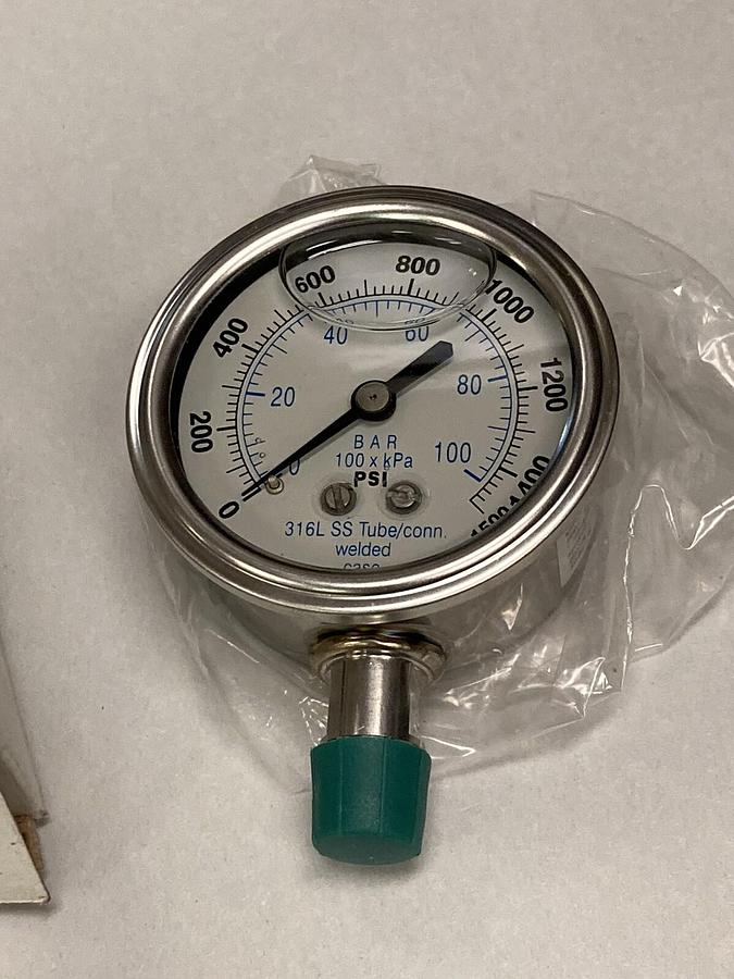 Pressure Gauge,301DFW,Liquid 2-1/2" Dial 1/4" 1500 PSI