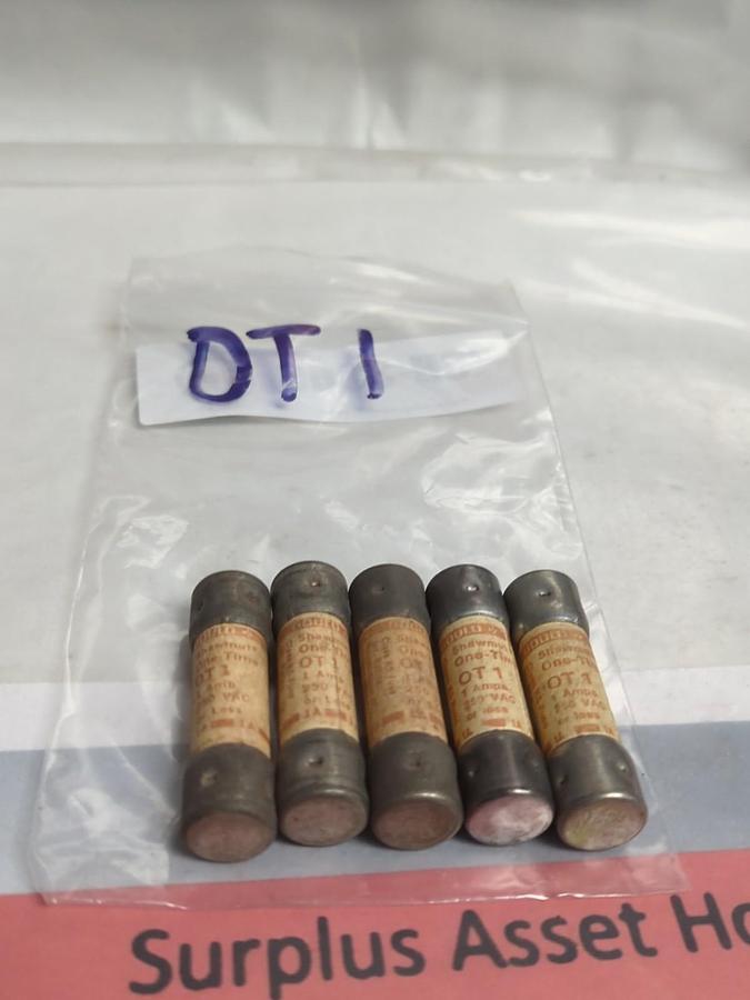 Used GOULD SHAWMUT,OT1,ONE TIME 1 AMP FUSE LOT OF 5 PRE-OWNED
