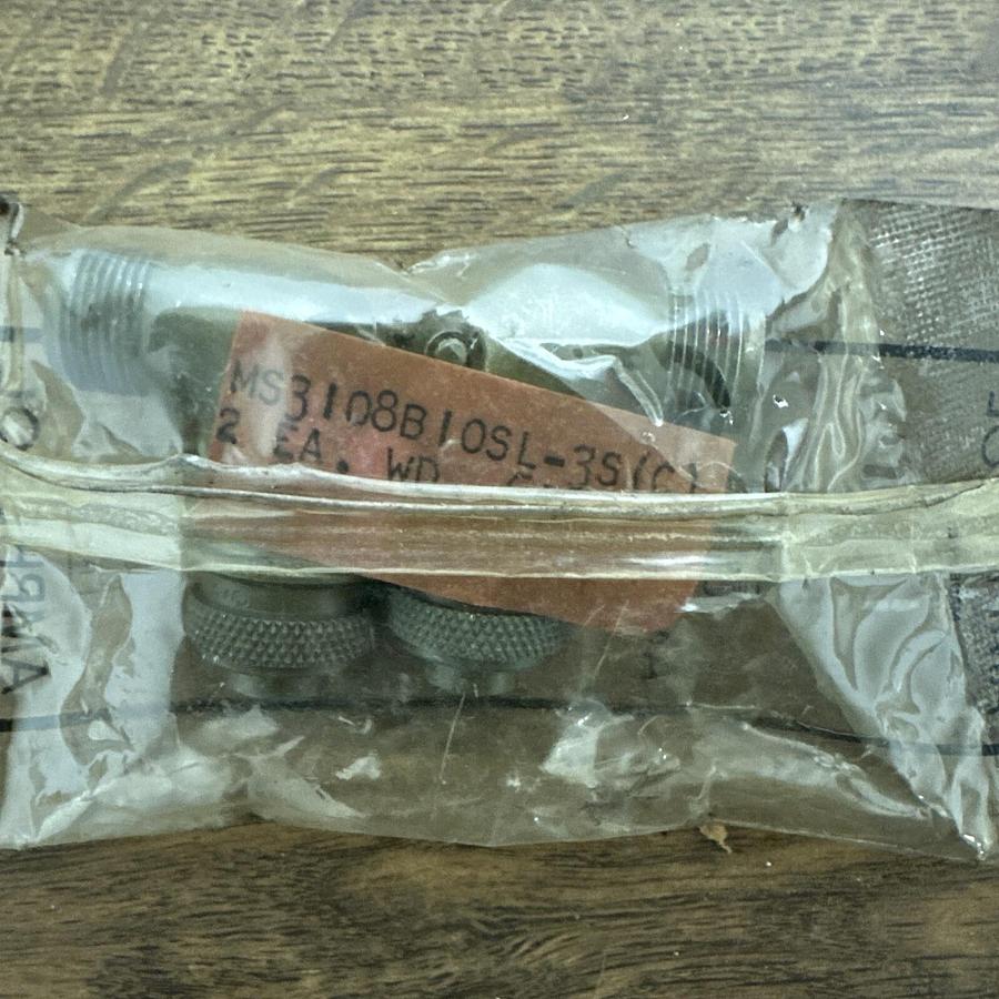 Used Amphenol,M3108B1OSL-3S,90 Degree 3 Pin Connectors Bag Of 2