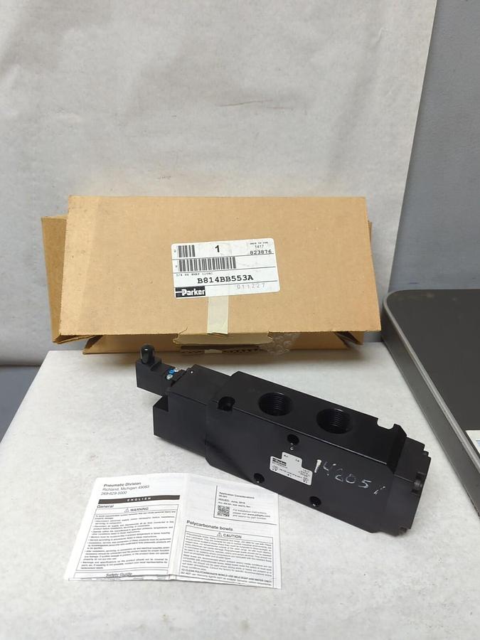 PARKER,B814BB553A,SOLENOID AIR CONTROL VALVE 3/4 INCH 4-WAY NOS