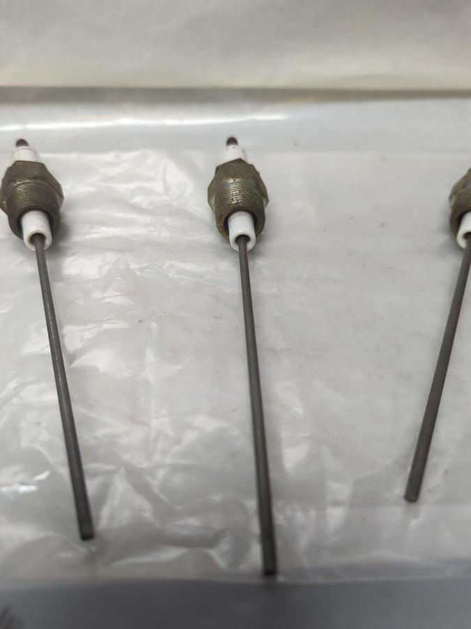 Used CHAMPION,OP-9,FLAME ROD/IGNITOR SPARK PLUG LOT OF 3 PRE-OWNED