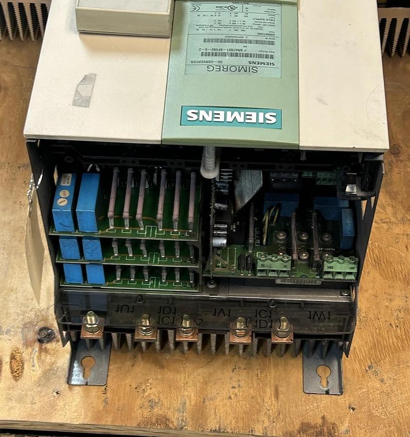 Used SIEMENS,6RA7031-6FV62-0-Z,SIMOREG DC-MASTER DRIVE 480V BROKEN COVER