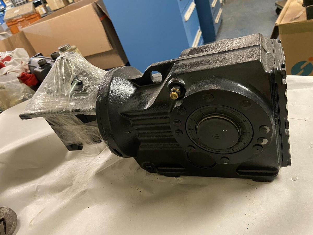 SEW Eurodrive,KA47/T-AQH100/3,GEAR DRIVE 4500/127RPM Ratio 35.39