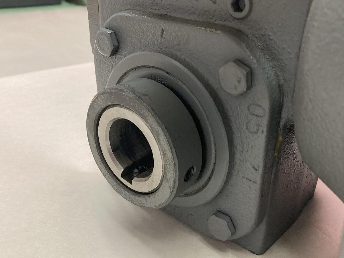 Used Hub City,0220-47688-186,Gear Reducer Style R Model 186 Ratio 40:1