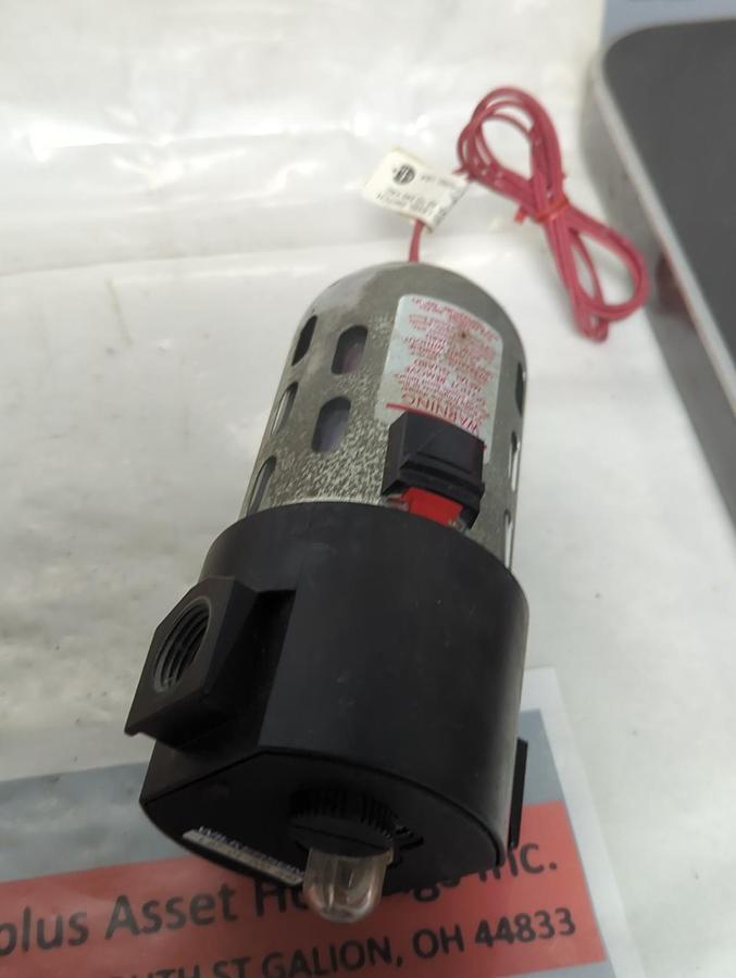WILKERSON,L27-04-Q03,GEM SERIES LUBRICATOR WITH LEVEL SWITCH NOS