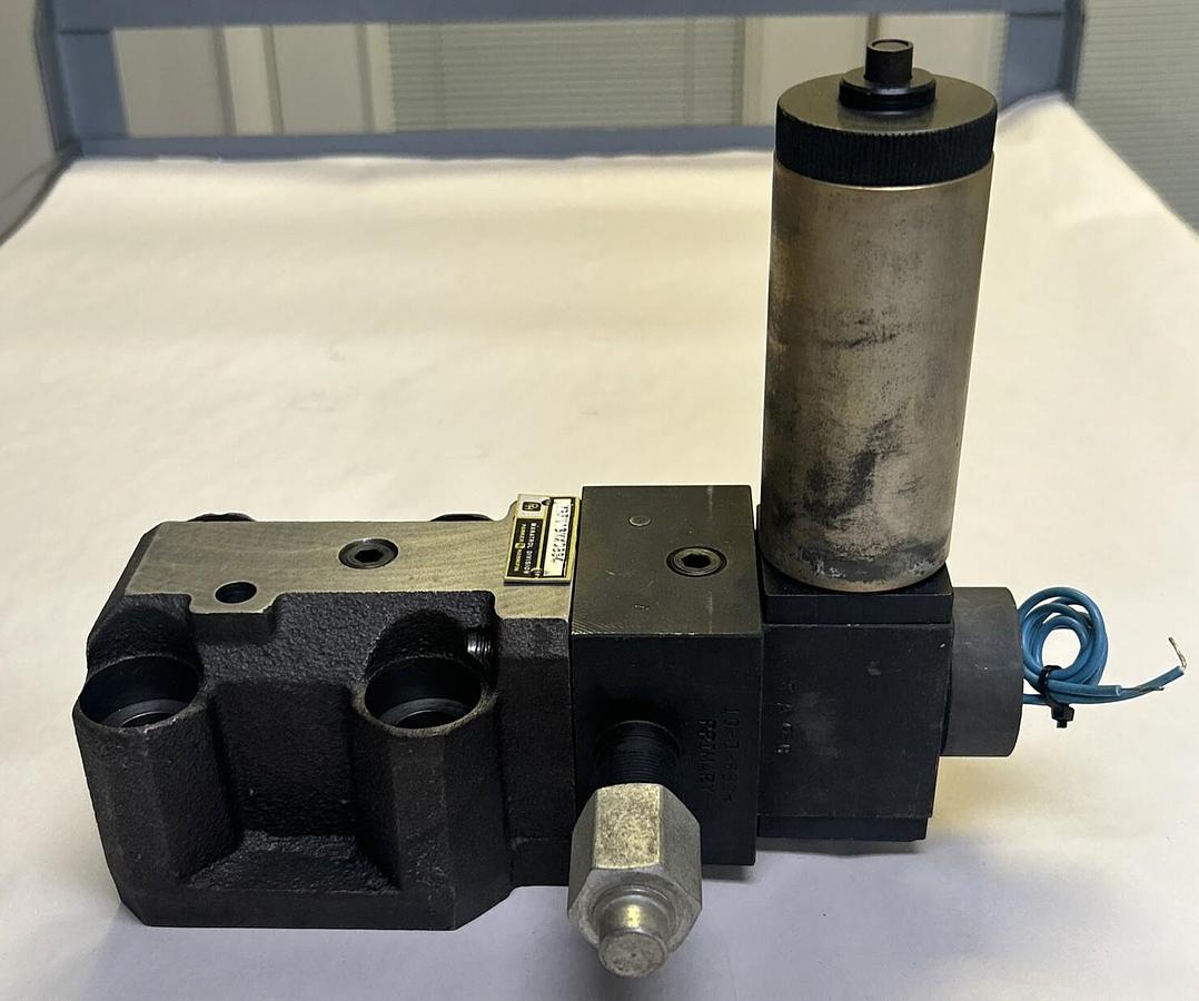 Used PARKER,MRFN16MX0834,HYDRAULIC SERVO VALVE