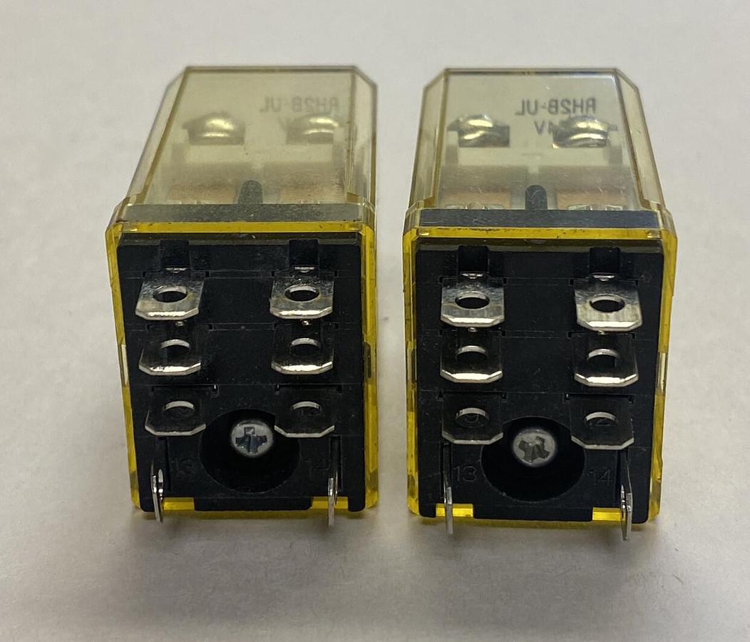 IDEC,RH2B-UL,RELAY 24V LOT OF 2 NOS