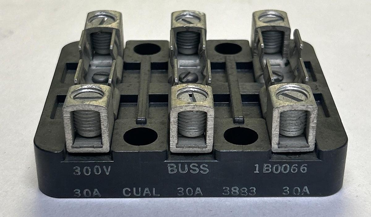 Used BUSSMANN,1B0066,FUSE HOLDER BLOCK 30A 300V 3P