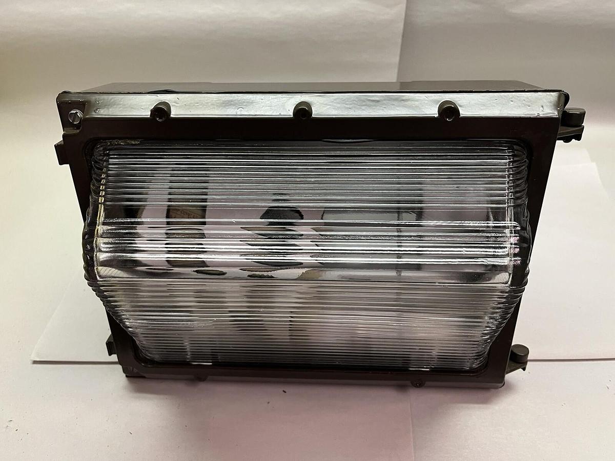 GE,WM7S15P1H1SN4DB,WALLMOUNT LUMINAIRE 175 WITH LAMP 150w