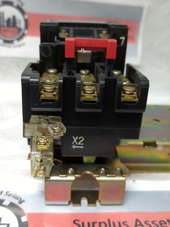Used SQUARE D,8736-SB04S,CONTACTOR SERIES A SIZE 0 WITH BRACKET PRE-OWNED
