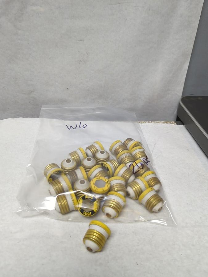 Used COOPER BUSSMANN,W-6,SOCKET FUSE 6 AMP LOT OF 26 PRE-OWNED
