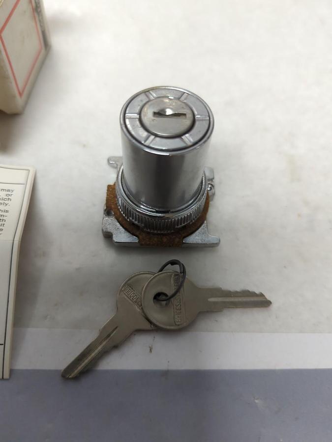 CUTLER-HAMMER,T15227,SELECTOR SWITCH KEY OPER 3-POS CAM 2 NOS