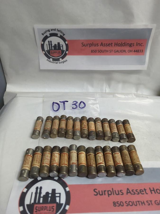Used GOULD SHAWMUT,OT30,ONE TIME 30 AMP FUSE LOT OF 26 PRE-OWNED