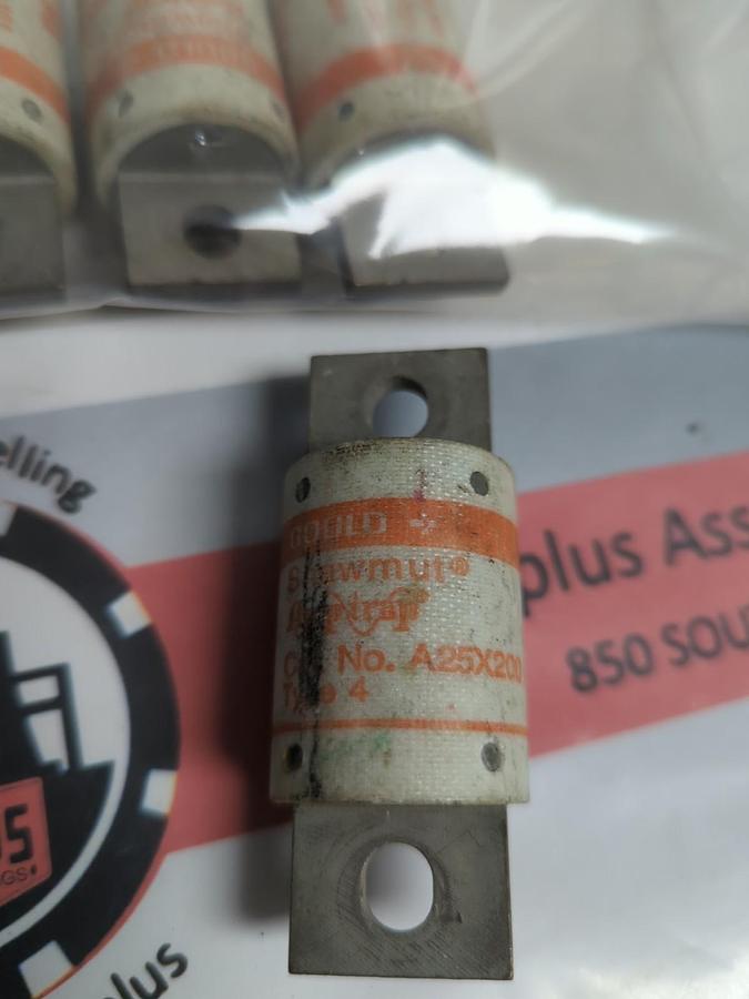 Used GOULD SHAWMUT,A25X200,TYPE 4 FUSE 200 AMP LOT OF 4 PRE-OWNED