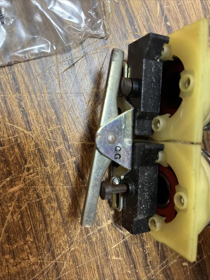SQUARE D,9001KR11U,INTERLOCK PUSHBUTTONS 2 OPERATORS 30MM
