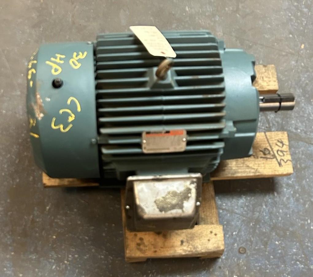 Used RELIANCE,P28G2325D,MOTOR 7.5HP / 30HP 460V 880RPM / 1760RPM 3PH 286T FRAME