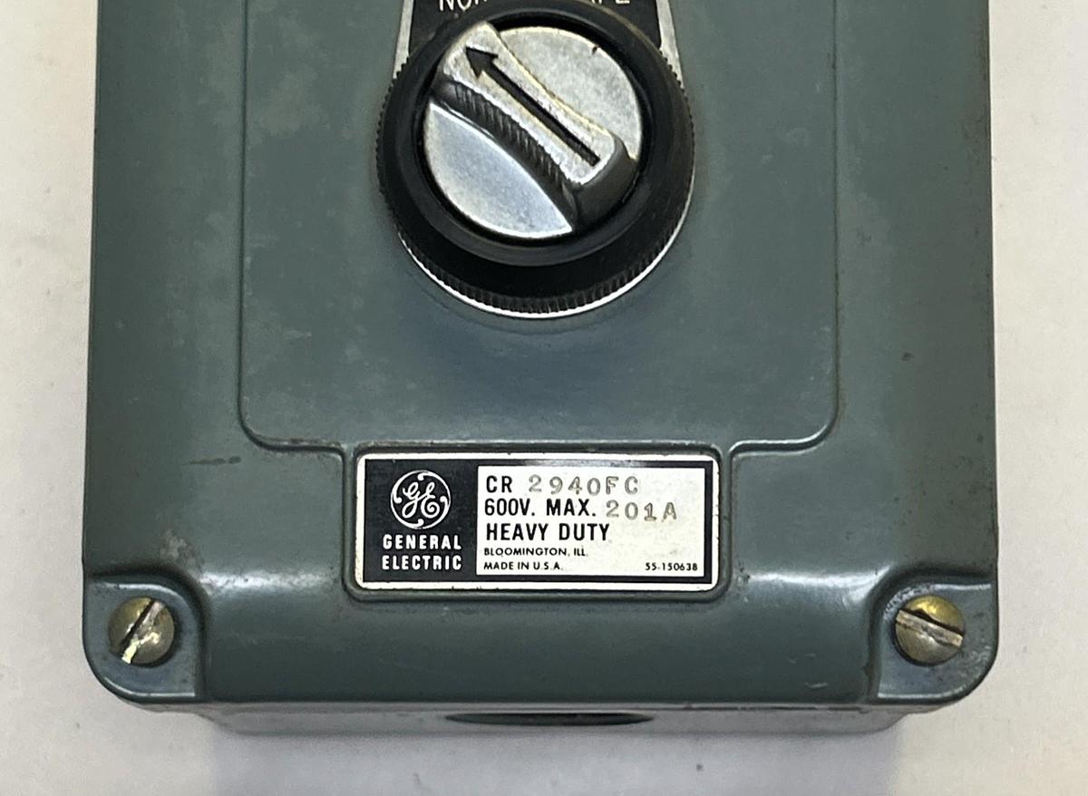 Used GENERAL ELECTRIC,CR2940FC,PUSH BUTTON CONTROL STATION