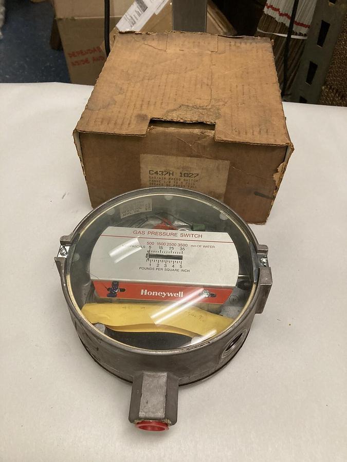 Used Honeywell,C437F-1027,Gas/LP Pressure Switch