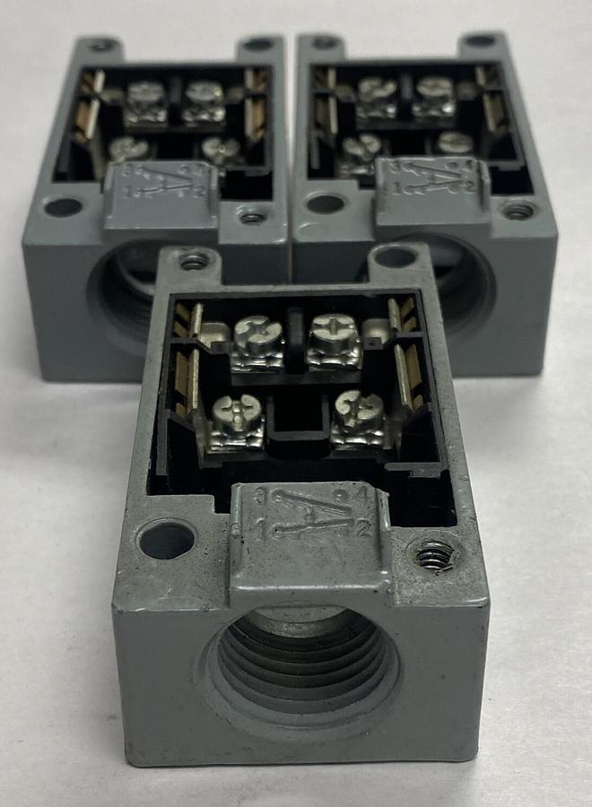 SQUARE D,9007CT54,LIMIT SWITCH RECEPTACLE LOT OF 3 NOS