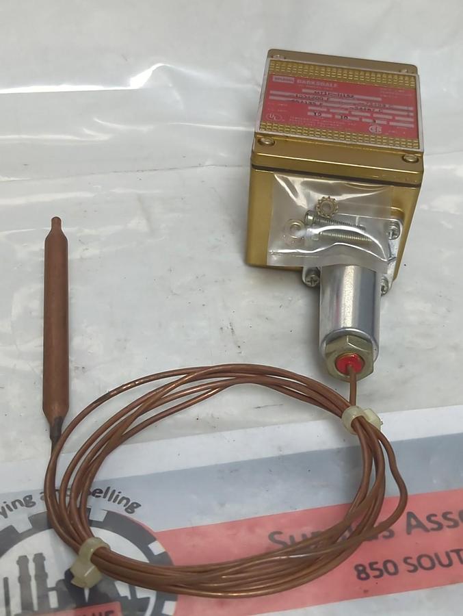 BARKSDALE,MT1H-H152,GOLD LINE TEMPERATURE SWITCH -65+135F NOS