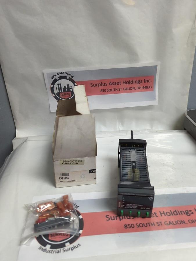 OMEGA,CN9111A,TEMP CONTROLLER/RELAY CN9000A NOS