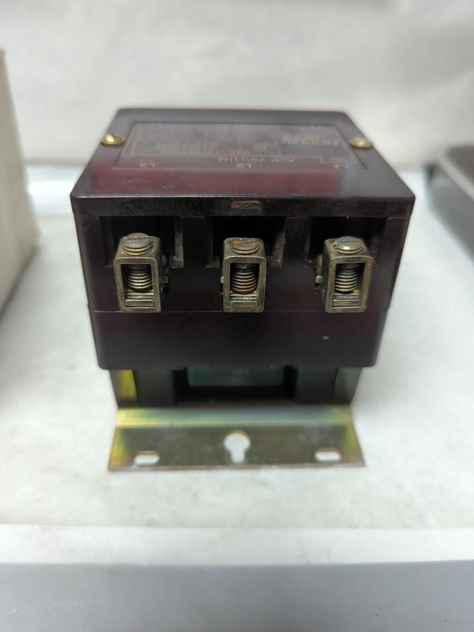 Used ARROW HART,ACC-730-UM,3-POLE MAGNETIC CONTACTOR 93 AMP 600 VAC PRE-OWNED
