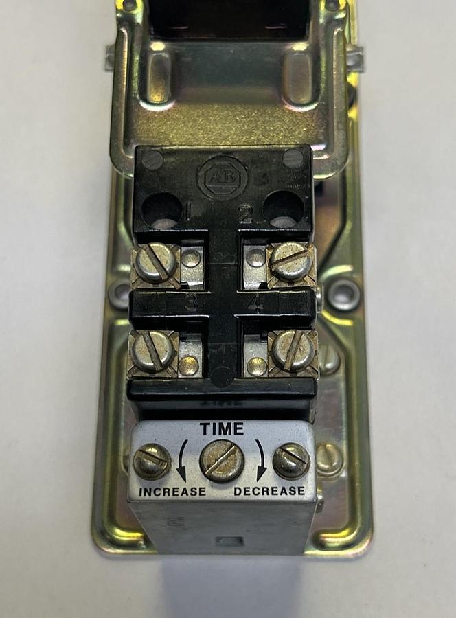 Used ALLEN BRADLEY,849-Z0D321,PNEUMATIC TIMING RELAY