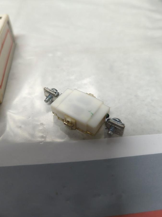 CUTLER HAMMER,D26MPF,RELAY POLE TYPE M NOS