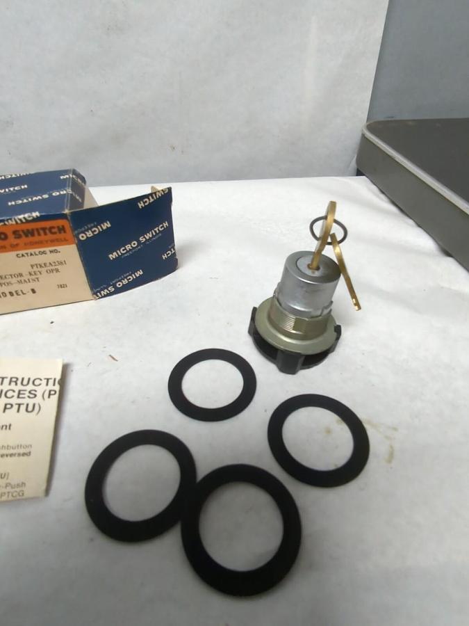 HONEYWELL,PTKEA2381,MICRO SWITCH 3-POSITION MAINT. SELECTOR KEY NOS
