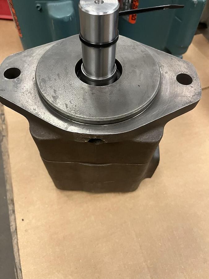 Used VICKERS,35V30AF-1D22R-02-137654,HYDRAULIC VANE PUMP